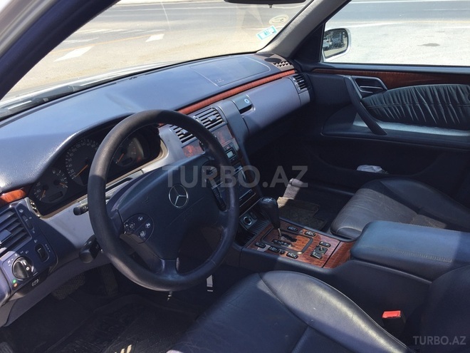 Mercedes E 320 2000, 250,000 km - 3.2 l - Bakı