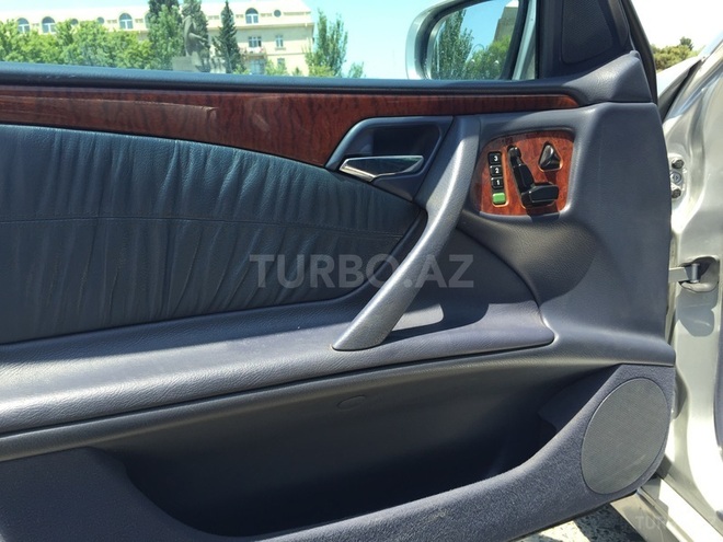 Mercedes E 320 2000, 250,000 km - 3.2 l - Bakı