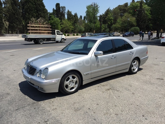 Mercedes E 320 2000, 250,000 km - 3.2 l - Bakı
