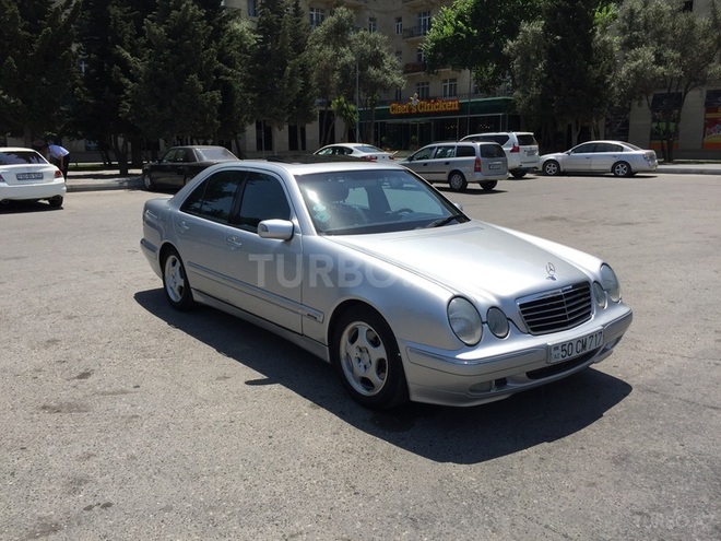 Mercedes E 320 2000, 250,000 km - 3.2 l - Bakı