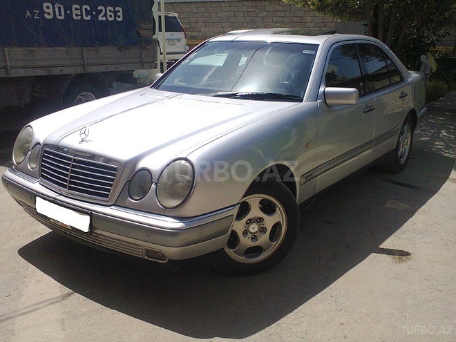 Mercedes E 220 1998, 212,345 km - 2.2 l - Bakı