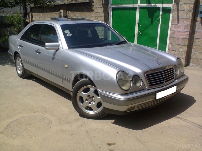 Mercedes E 220 1998, 212,345 km - 2.2 l - Bakı