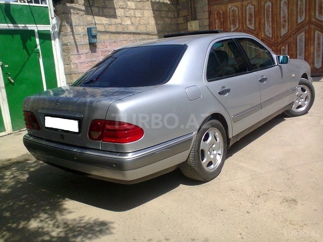Mercedes E 220 1998, 212,345 km - 2.2 l - Bakı
