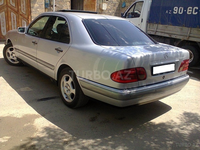 Mercedes E 220 1998, 212,345 km - 2.2 l - Bakı