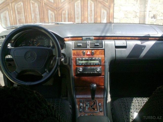 Mercedes E 220 1998, 212,345 km - 2.2 l - Bakı