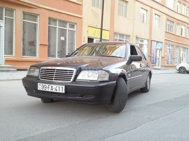 Mercedes C 200 2000, 278,000 km - 2.2 л - Bakı