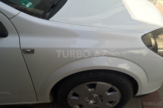 Opel Astra 2006, 200,000 km - 1.9 l - Bakı