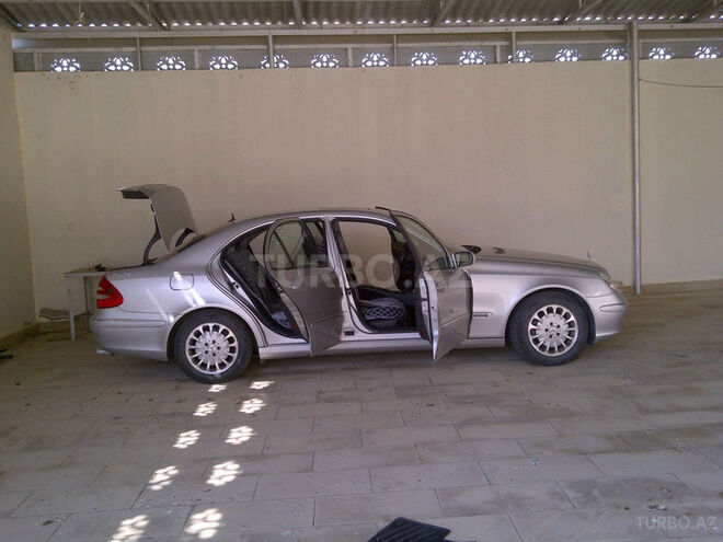 Mercedes E 240 2002, 144,000 km - 2.6 l - Bakı