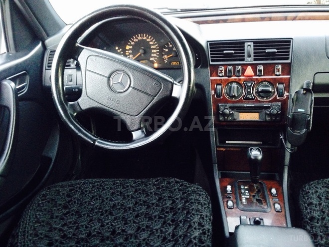 Mercedes E 240 1999, 230,000 km - 2.4 l - Bakı
