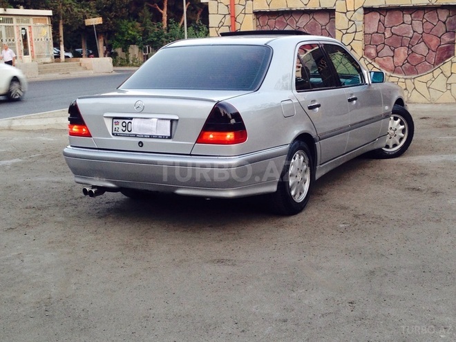 Mercedes E 240 1999, 230,000 km - 2.4 l - Bakı