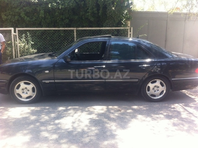 Mercedes E 240 1997, 358,000 km - 2.4 l - Bakı