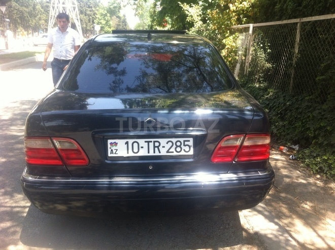 Mercedes E 240 1997, 358,000 km - 2.4 l - Bakı