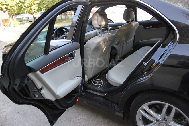 Mercedes C 300 2010, 45,000 km - 3.0 l - Bakı