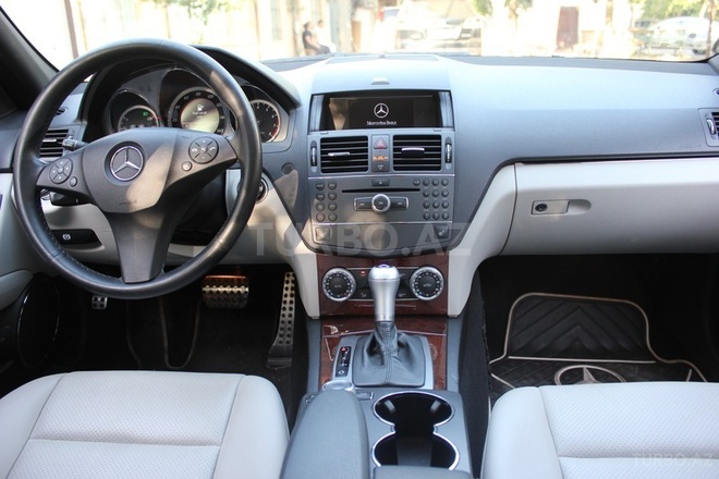 Mercedes C 300 2010, 45,000 km - 3.0 l - Bakı