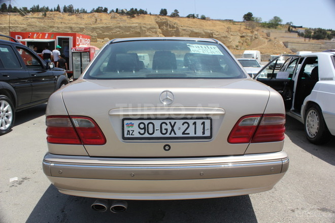 Mercedes E 200 2001, 170,000 km - 2.0 l - Bakı