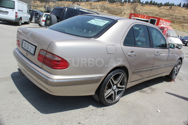 Mercedes E 200 2001, 170,000 km - 2.0 l - Bakı