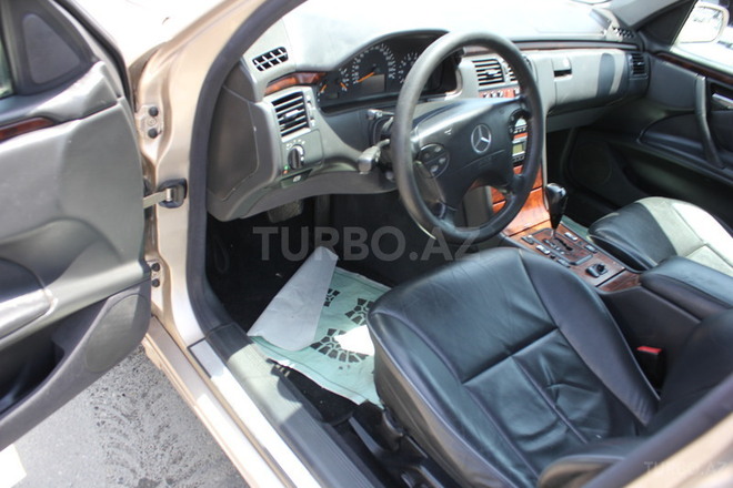 Mercedes E 200 2001, 170,000 km - 2.0 l - Bakı