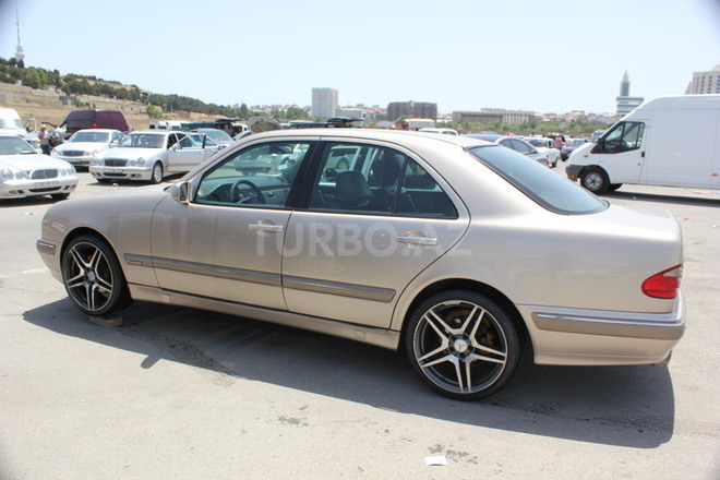 Mercedes E 200 2001, 170,000 km - 2.0 l - Bakı