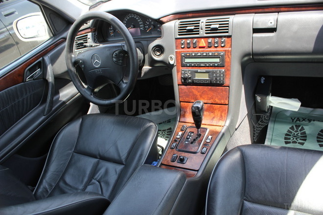 Mercedes E 200 2001, 170,000 km - 2.0 l - Bakı