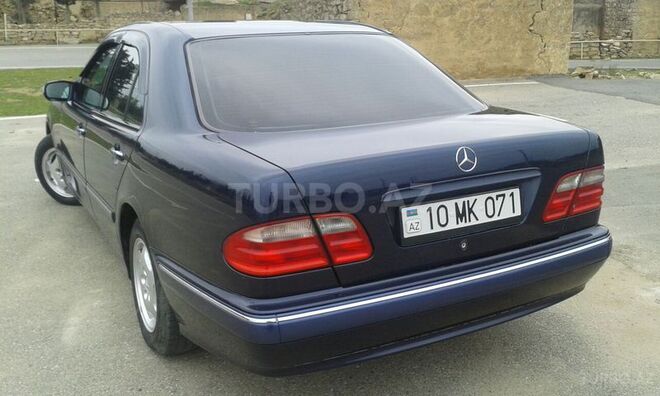 Mercedes E 220 2000, 190,000 km - 2.2 l - Bakı