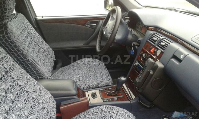 Mercedes E 220 2000, 190,000 km - 2.2 l - Bakı