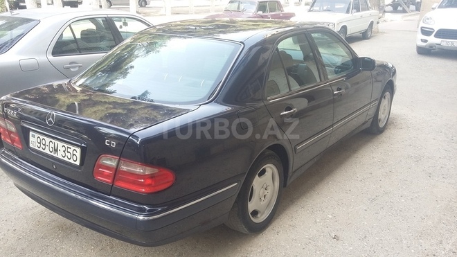 Mercedes E 220 2001, 200,000 km - 2.2 l - Bakı