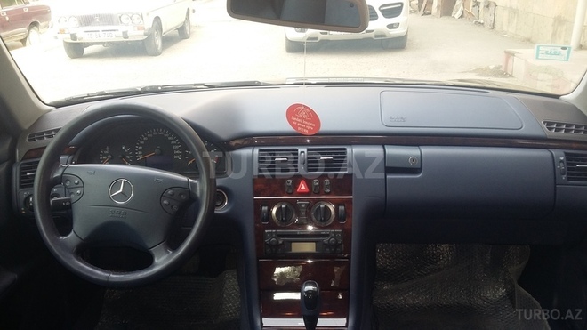 Mercedes E 220 2001, 200,000 km - 2.2 l - Bakı