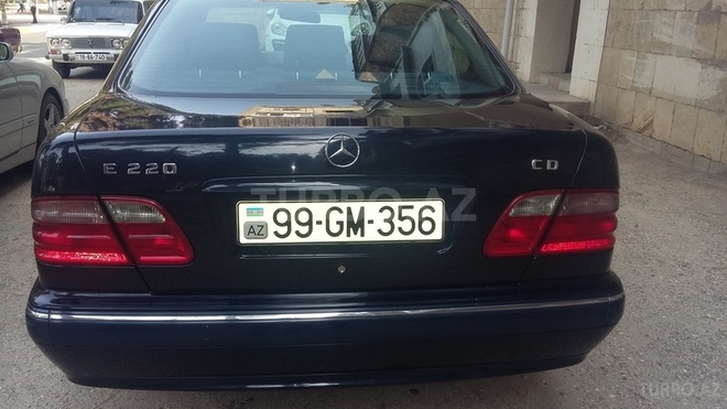 Mercedes E 220 2001, 200,000 km - 2.2 l - Bakı