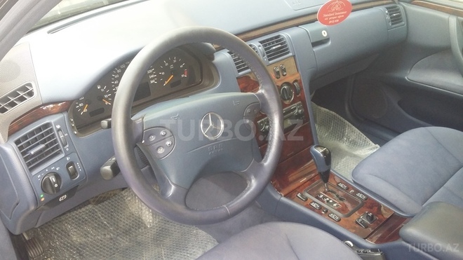 Mercedes E 220 2001, 200,000 km - 2.2 l - Bakı