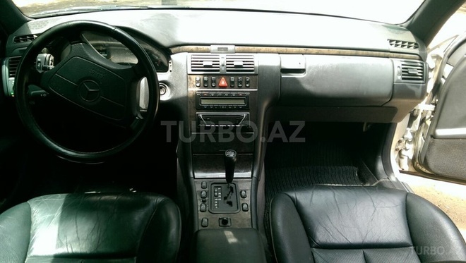 Mercedes E 240 1998, 303,500 km - 2.4 l - Bakı