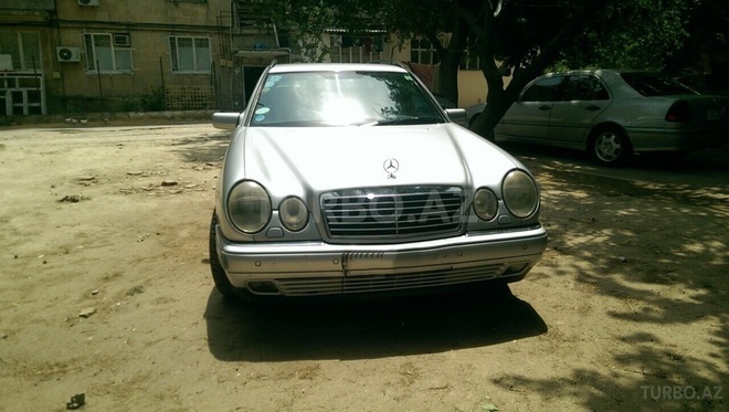 Mercedes E 240 1998, 303,500 km - 2.4 l - Bakı