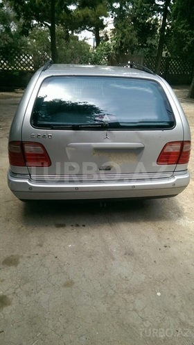 Mercedes E 240 1998, 303,500 km - 2.4 l - Bakı