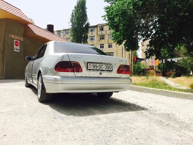 Mercedes E 270 2000, 205,000 km - 2.7 l - Bakı