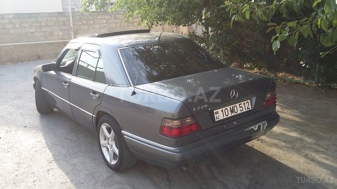 Mercedes E 220 1994, 320,000 km - 2.2 l - Bakı