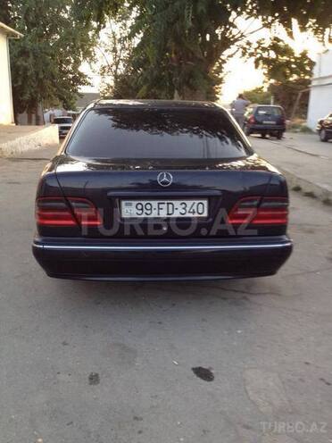 Mercedes E 220 2000, 257,000 km - 2.2 l - Bakı
