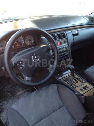 Mercedes E 220 2000, 257,000 km - 2.2 l - Bakı