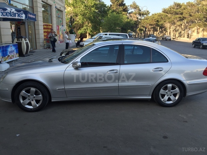 Mercedes E 320 2004, 206,000 km - 3.2 l - Bakı