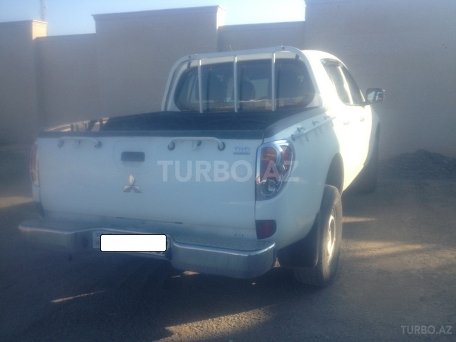 Mitsubishi L200 2009, 99,000 km - 2.5 л - Bakı