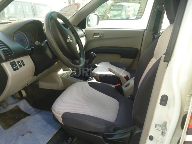 Mitsubishi L200 2009, 99,000 km - 2.5 л - Bakı