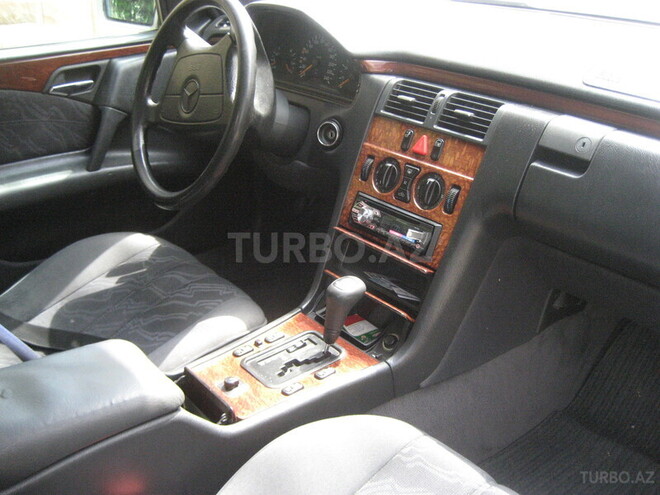Mercedes E 230 1996, 274,000 km - 2.3 l - Bakı