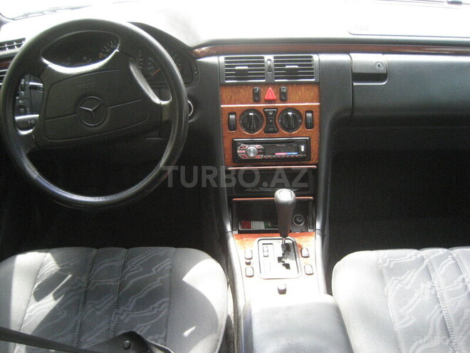 Mercedes E 230 1996, 274,000 km - 2.3 l - Bakı