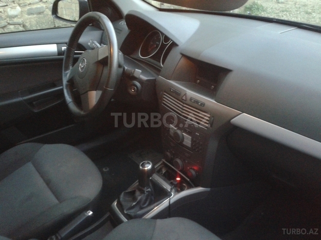 Opel Astra 2006, 200,000 km - 1.9 l - Bakı