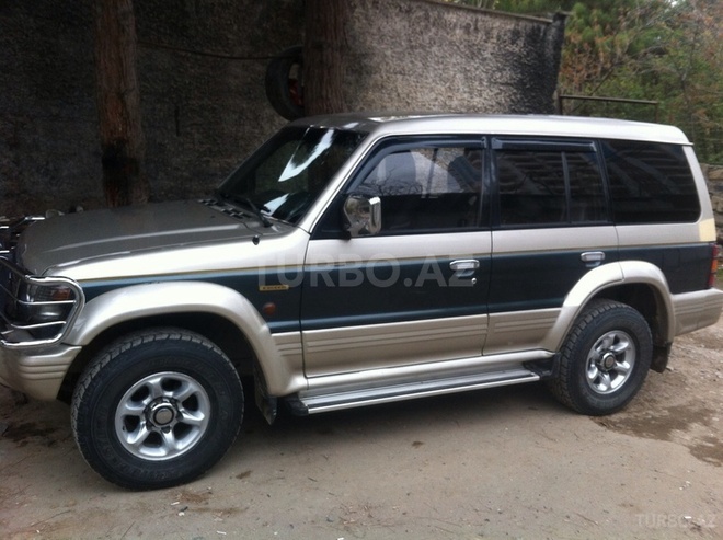 Mitsubishi Pajero 1993, 298,000 km - 2.5 l - Bakı