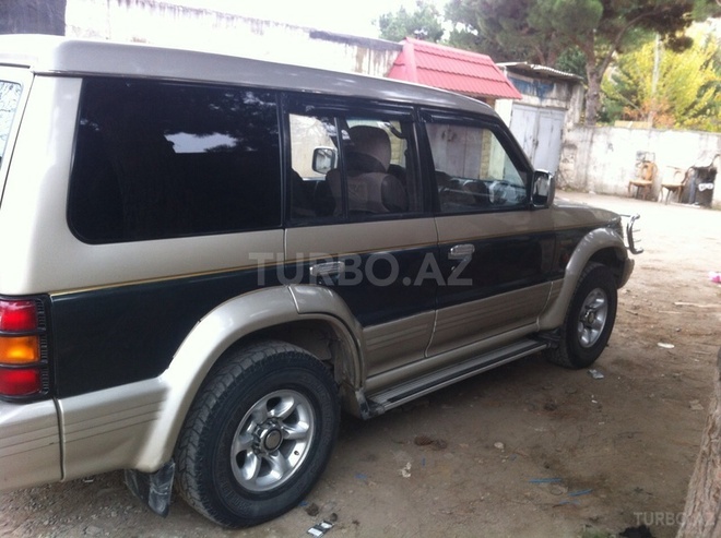 Mitsubishi Pajero 1993, 298,000 km - 2.5 l - Bakı