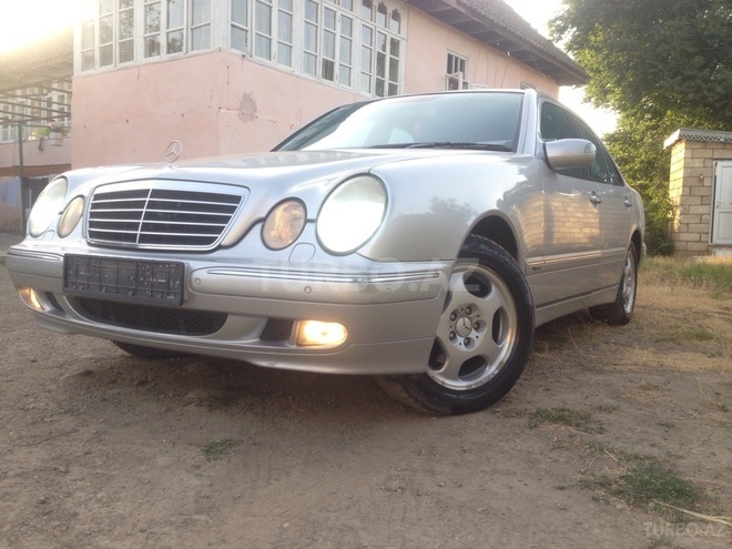 Mercedes E 220 2001, 200,000 km - 2.2 l - Bakı