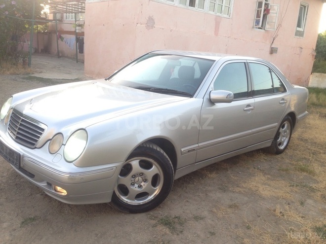 Mercedes E 220 2001, 200,000 km - 2.2 l - Bakı