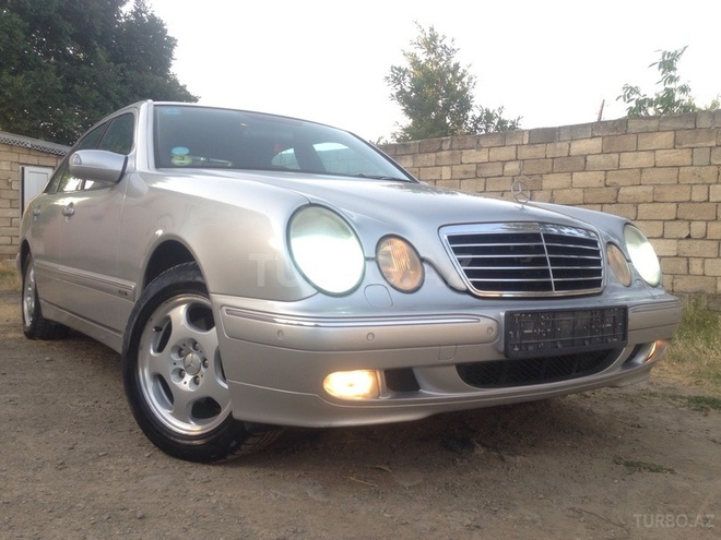 Mercedes E 220 2001, 200,000 km - 2.2 l - Bakı