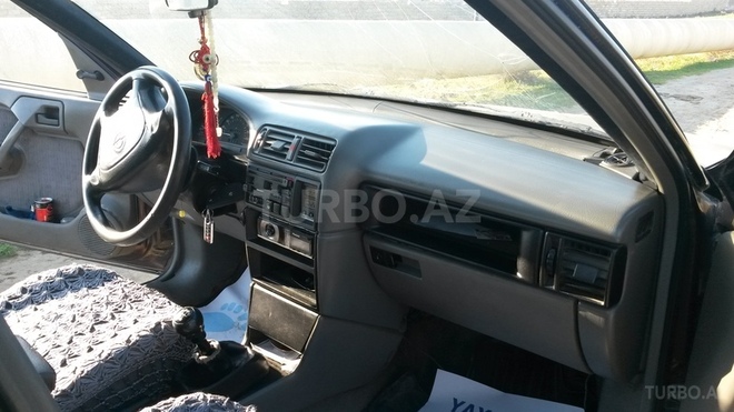 Opel Vectra 1993, 230,000 km - 1.8 l - Bakı