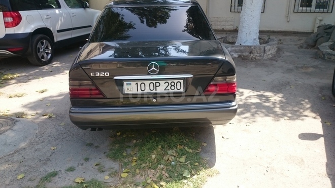 Mercedes E 280 1995, 250,000 km - 2.8 л - Bakı