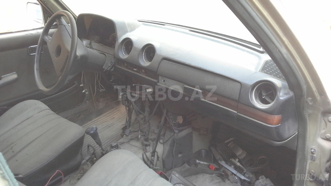 Mercedes E 240 1983, 120,000 km - 2.4 l - Bakı